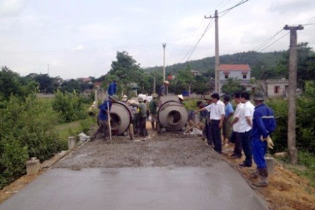 Chạy đua xây hạ tầng nông thôn mới: Đừng tự biến mình thành con nợ