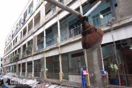 TP.HCM: Phân cấp, ủy quyền để giải quyết chung cư cũ, di dời dân sống ven kênh rạch