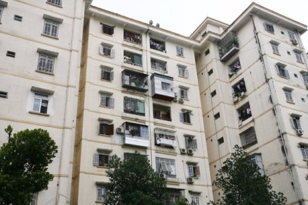 Cơi nới nhếch nhác tại khu chung cư Trung Hòa – Nhân Chính