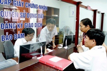 Mua đất chung có được cùng đứng tên trong sổ đỏ? Mua đất chung có được cùng đứng tên trong sổ đỏ?
