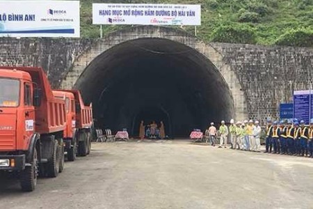 Dự án mở rộng hầm lánh nạn thành hầm giao thông Hải Vân 2 với 4 làn xe đã được khởi công.