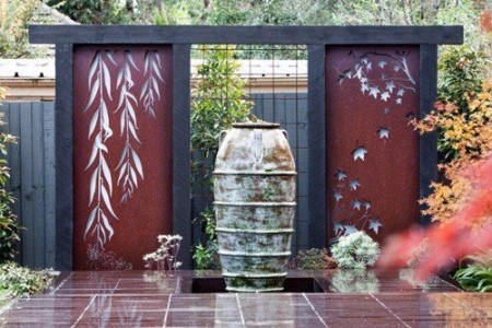 Lấp lánh nhờ họa tiết trên các hàng rào, đẹp lung linh như tranh vẽ