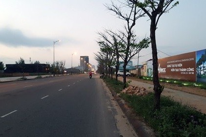 Thực trạng quản lý tài nguyên đất và môi trường biển tại Đà Nẵng đang nóng lên với dư luận.