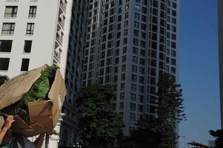 Vay tin dụng bất động sản, rủi ro lại được cảnh báo