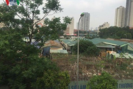 Hà Nội: nhà xưởng, kho bãi, lều lán công nhân sống chui tạm bợ tại khu đất dự án