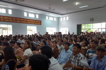 Tưới lượt đất vùng ven đặc khu "sốt cao"
