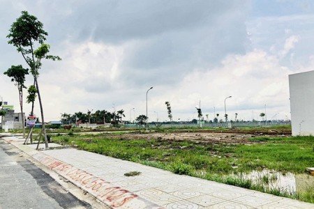 Giá đất 2 thành phố lớn tăng cao, việc giao bán nhà đất sôi động hơn