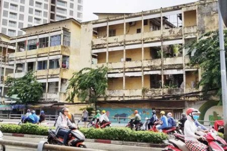 Chung cư Vĩnh Hội xuống cấp, đe dọa tính mạng của nhiều hộ dân
