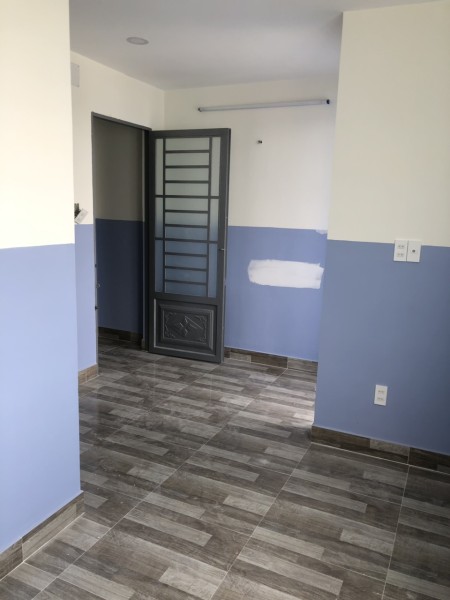 Phòng trọ mới tinh còn mùi sơn, có gác, máy lạnh, gần Aeon Tân Phú