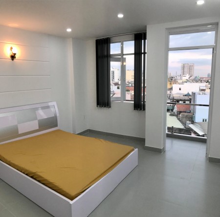 Phòng mặt tiền cao cấp mới xây, tiện nghi, ban công. Sát Quận 1