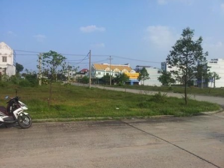 kẹt tiền bên bán gấp lô đất diện tích sử dụng 300m2(10MX30M), vị trí gần chợ, khu công nghiệp