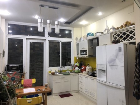 nhà 173 đường 79 phường tân quy Q7. dt 9x20m đang cho thuê giá 27,5 tỷ