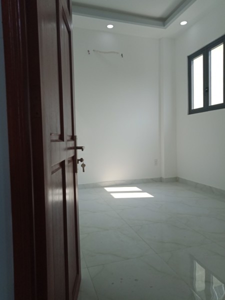 Phòng CỬA SỔ sạch đẹp YÊN TĨNH ngay gần Đất Thánh và Chấn Hưng