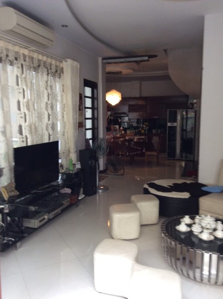 Cho thuê gấp nhà Vũ Phạm Hàm 160 m2 x 5 tầng siêu đẹp