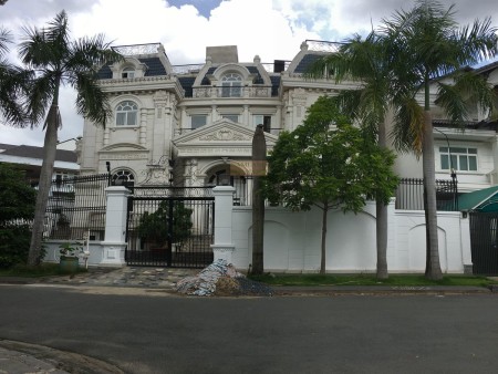 Villa Thảo Điền cho thuê giá 77tr, 5pn, diện tích 360m2