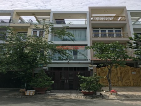 Nhà nguyên căn xây dựng mới hoàn toàn,mặt bằng thông suốt