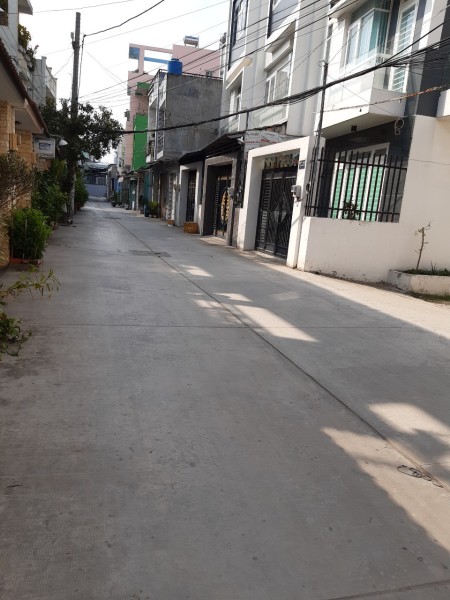 Bán nhà (5*14),sổ hồng riêng vvnh 70%, giá 2,3 tỷ đối diện Green Town, Bình Tân