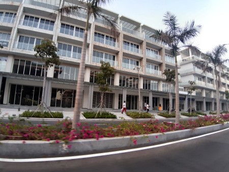 Cho thuê Shophouse Saritown. Giá chỉ 93.5 triệu/tháng