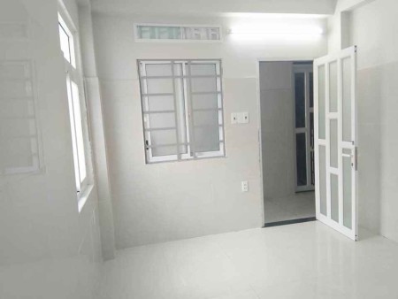 Phòng đẹp an ninh cho người đi làm, sinh viên. WC riêng, bếp, cửa sổ, ban công, gác đúc, giờ tự do, bảo vệ & camera an ninh 24/24. Đường 10m xe tải tới cổng