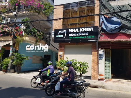 Cho thuê nhà măt tiền đường Ngô Quyền, phường 6, Quận 10. Nhà mới 3 lầu _ CÓ NHÀ