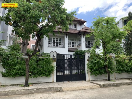 Villa phố áp mái có sân nhỏ Đường Ngô Quang Huy, Phường Thảo Điền
