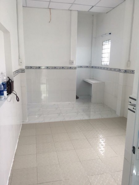 Cho thuê nhà nguyên căn, hẻm ba gác, 3PN, 3WC, gần Hàng Xanh, Bến xe Miền Đông
