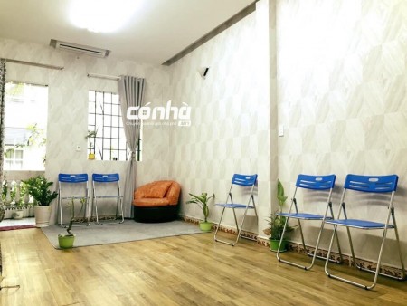 Cho thuê nhà đường CMT8, Quận 10. DT 4x16m, 3 lầu _ CÓ NHÀ