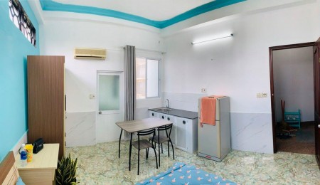 Phòng Ngay chợ Phạm Văn Hai, gần sân bay, rất rộng