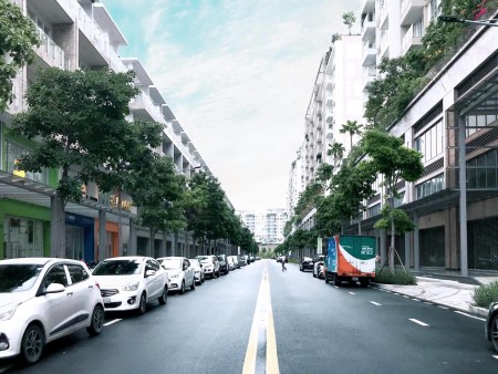 Cần cho thuê sàn Shophouse Sarina thô/ hoàn thiện
