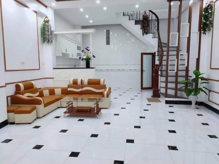 Bán gấp nhà tại trung tâm Mỹ Đình 60M2 gần hồ, giá 3,5 tỷ. LH 0975626023