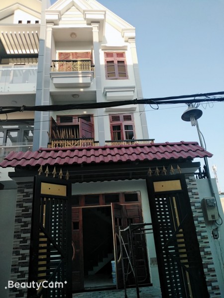 Giá chỉ bán trong tháng, nhà góc 2 mặt tiền 2 lầu, 3PN, gần chợ, hẻm thông kinh doanh, chỉ 2,36tỷ