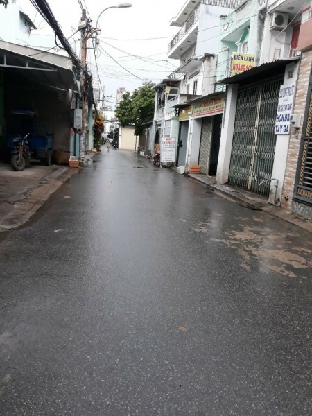 Bán nhà 3 tầng hướng Nam, sổ hồng chính chủ 40m2 giá 2,4 tỷ tại Bình Tân