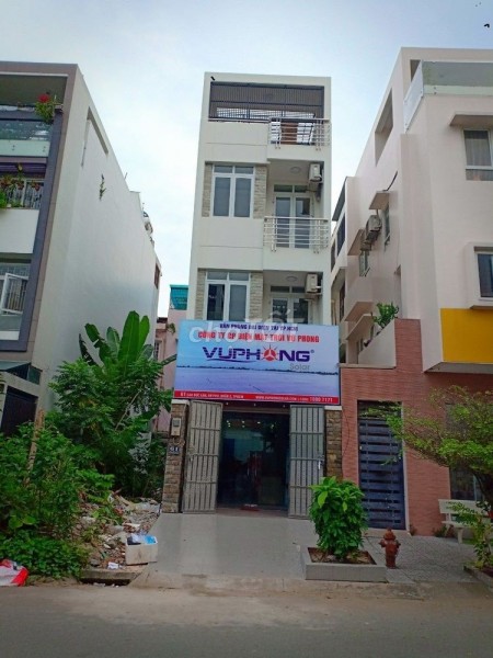 Nhà M.T Nguyễn Hoàng+Trệt,3 Lầu,5PN,Sân Thượng