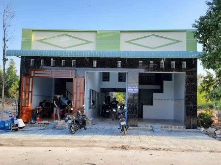 Bán gấp 2 dãy mới xây trọ 14 phòng 2 kiot dtsd 300m2 sổ hồng riêng mặt tiền đường nhựa