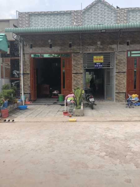 Kinh doanh thua lỗ cần bán gấp dãy trọ 32 phòng trọ đối diện chợ, diện tích 404m2(20x20.2m)