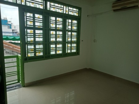 Phòng cửa sổ thoáng mát ngay Trần Quang Diệu -Huỳnh Văn Bánh