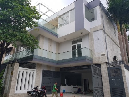 Cho thuê Biệt thự hầm 3 lầu 12x20m Cao Đức Lân An Phú Quận 2 MS:540