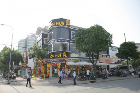 Cho thuê Mặt tiền Kinh Doanh góc 2 mặt tiền hầm 3 sàn trống suốt 600m2 Song Hành An Phú Quận 2 MS:294