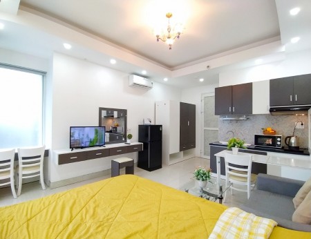 Căn hộ sang trọng quý phái bacong lớn cửa sổ thoáng Trần Quang Diệu Q3