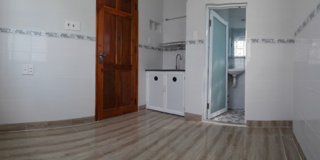 Phòng trọ có máy lạnh, có tolet, có kệ bếp