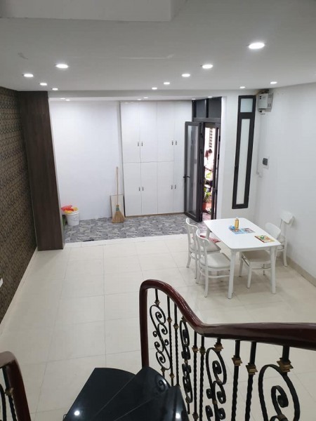 [Hiếm-Hot] Nhà 3 tầng, mới, đẹp gần 40m2 cần bán phố Bồ Đề giá chỉ hơn 3 tỷ