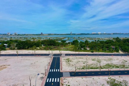 Đất ngay TT Cam Lâm. View đẹp. Giá chỉ 760 triệu/ lô.
