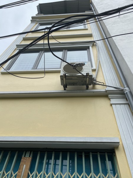 Chỉ có 2,8 tỷ sở hữu căn nhà 4 tầng,40m2 nằm ngay trung tâm quận Nguyễn Văn Cừ, Long Biên