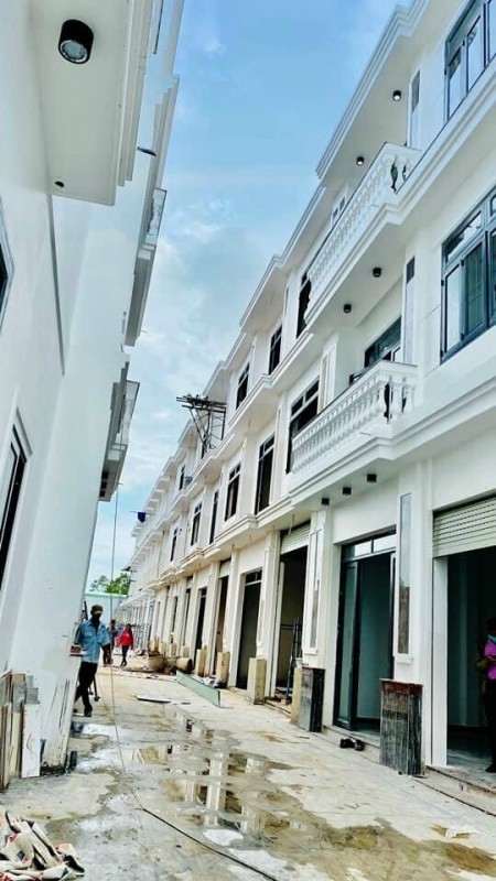 Bán Villa mới xây xong 8x16 Hoàng Phan Thái. Bình Chánh. 2 tấm.