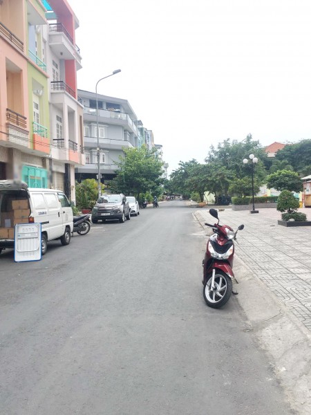 Cho thuê nhà 2 lầu mặt tiền NB đường Bông Sao Phường 5 Quận 8