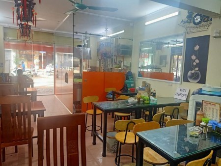 Cần bán gấp nhà mặt phố Lê Lợi dt40m 4tầng, MT5. 5m, vỉa hè, kinh doanh sầm uất ngày đêm