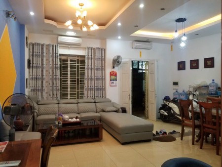 Cần bán nhà mặt phố Huỳnh Thúc Kháng dt42m 4 tầng, đường ôtô thông, vỉa hè 3m, kinh doanh