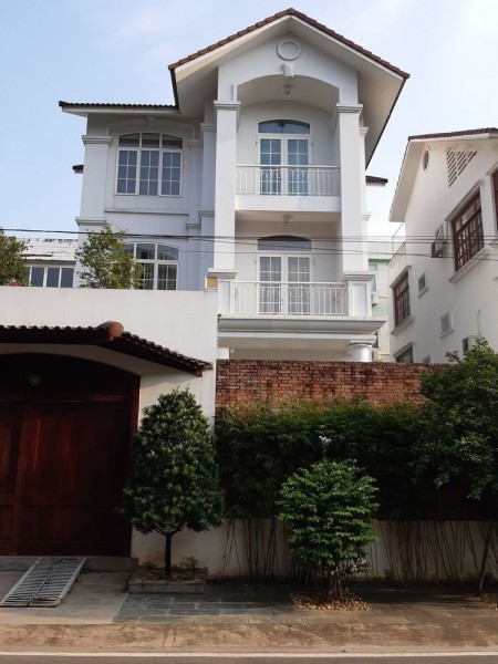 Cho thuê Biệt thự 2 mặt tiền Hầm 3 lầu 500m2 Dương văn an An Phú Quận 2 MS: