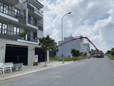 TÔI CẦN BÁN 200m2 ĐẤT THỔ CƯ NGAY TRÊN MẶT TIỀN ĐƯỜNG SỐ 7 QUẬN BÌNH TÂN.TPHCM