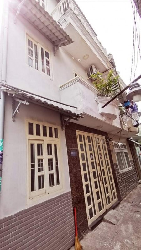 Nhà đôi ngang 7,5m đường Hòa Bình gần Đầm Sen, 70m2, giá 5,8 tỷ cần bán gấp